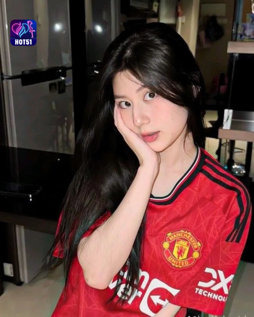 Ayu Azhari’s Stunning Photos on HOT51 Explore Now!