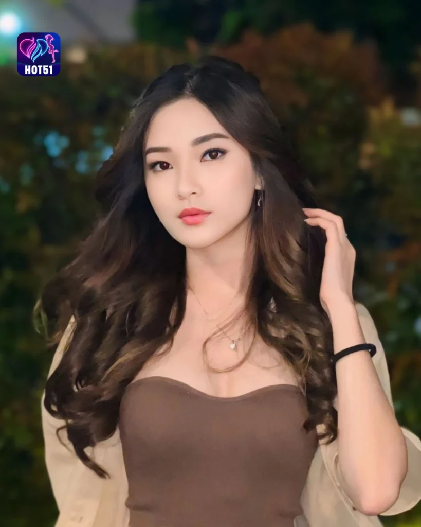 Beautiful Gracia Indri Photos on HOT51 Explore Now