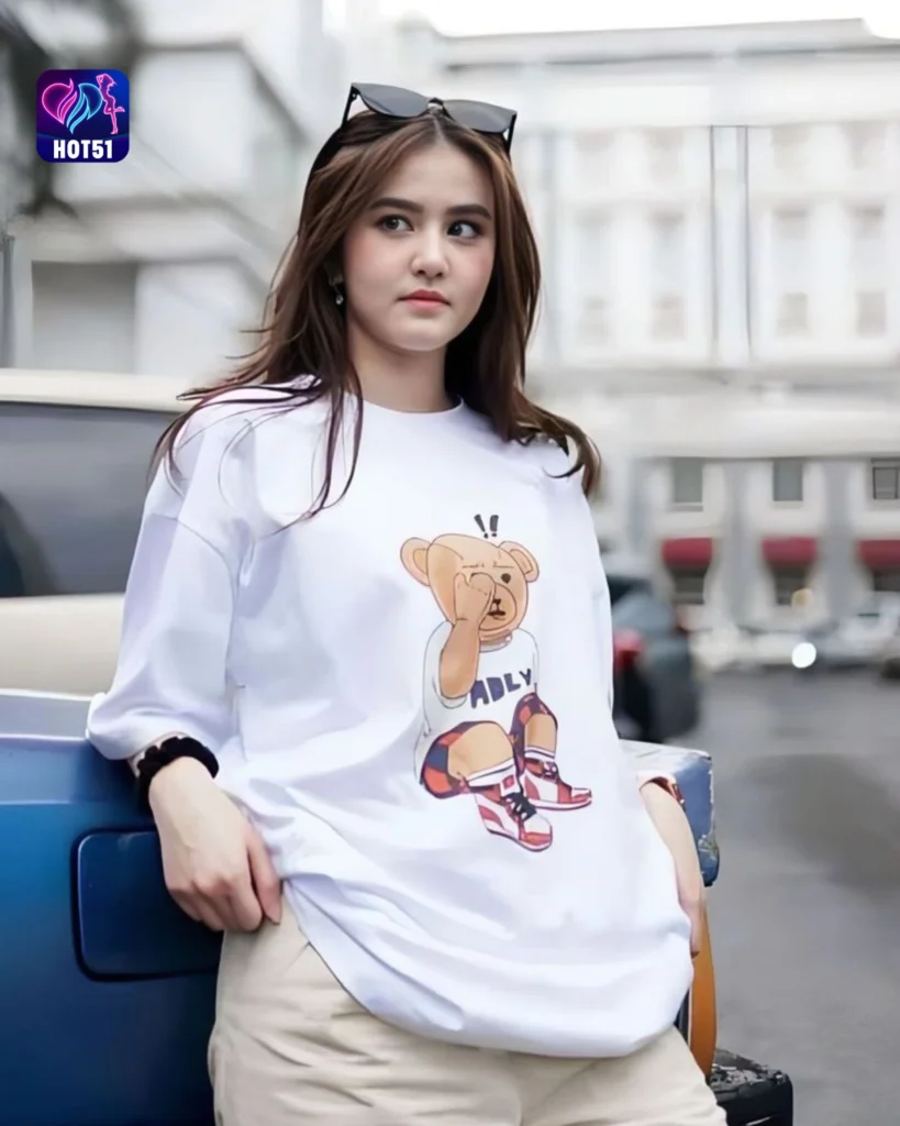 Beautiful Photo of Lily Junaedhy on HOT51