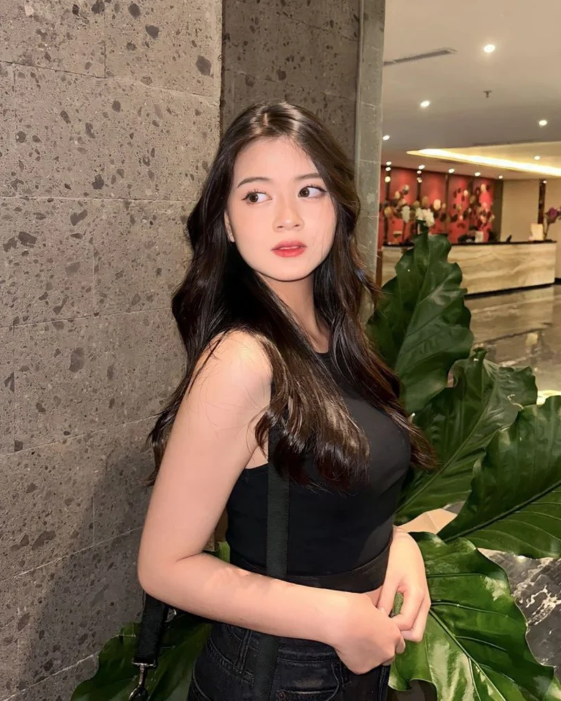 Beautiful Photo of Mona Ratuliu on HOT51 - A Stunning Visual