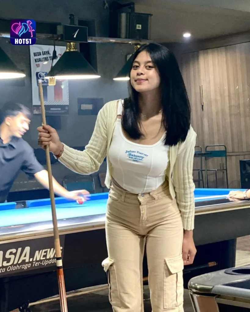 Beautiful Photo of Mona Ratuliu on HOT51 - A Stunning Visual