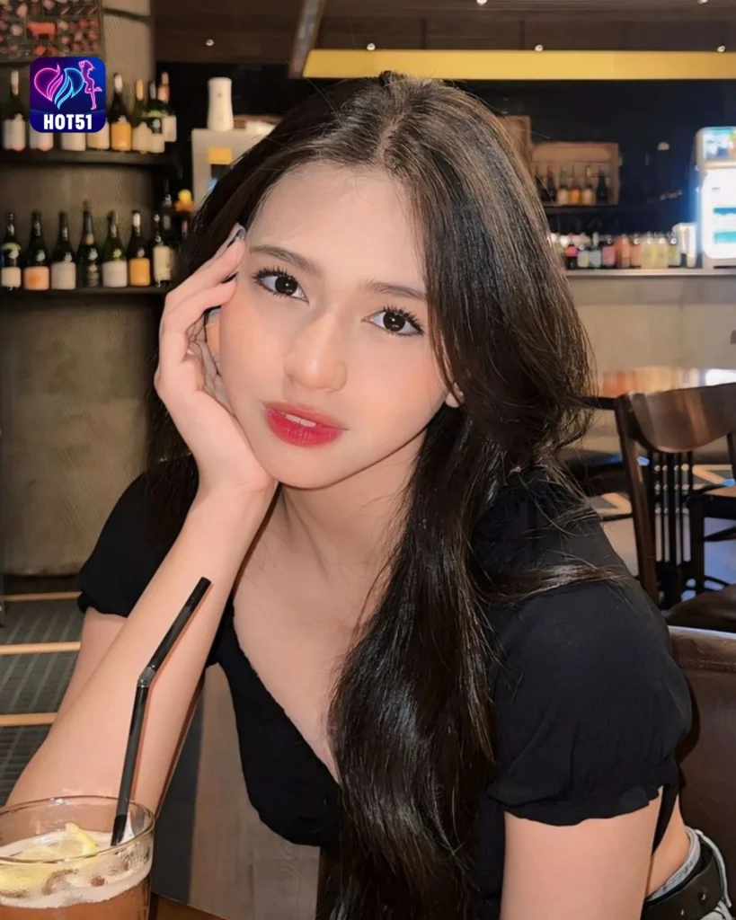 Beautiful Photo of Mona Ratuliu on HOT51 - A Stunning Visual