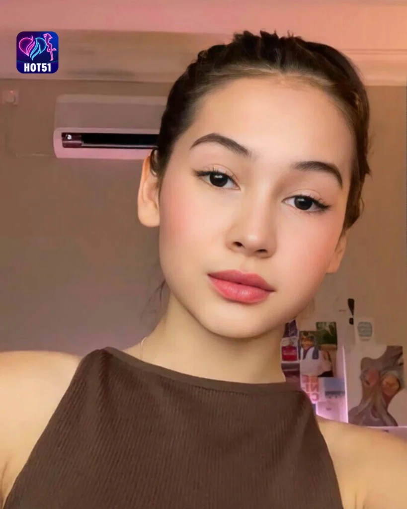 Beautiful Photos of Mona Ratuliu on HOT51