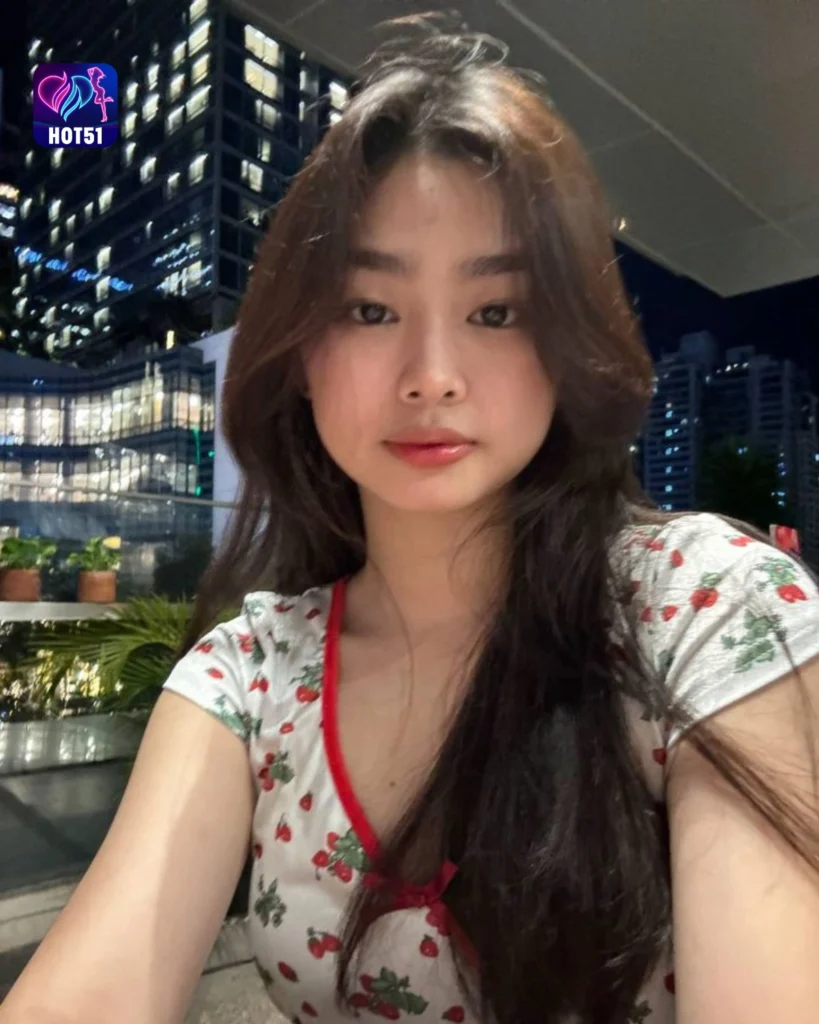 Discover Novi Herlina's Stunning Photos on HOT51