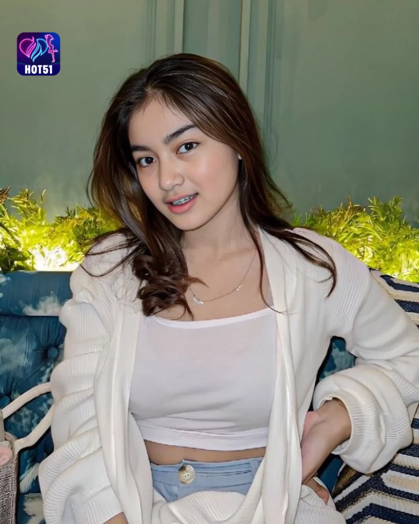 Discover Ratu Felisha's Stunning Photos on Hot51