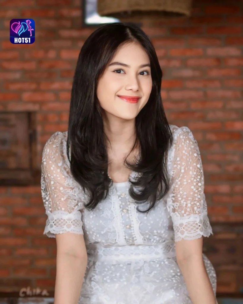 Explore Beautiful Photos of Jenny Tan on HOT51