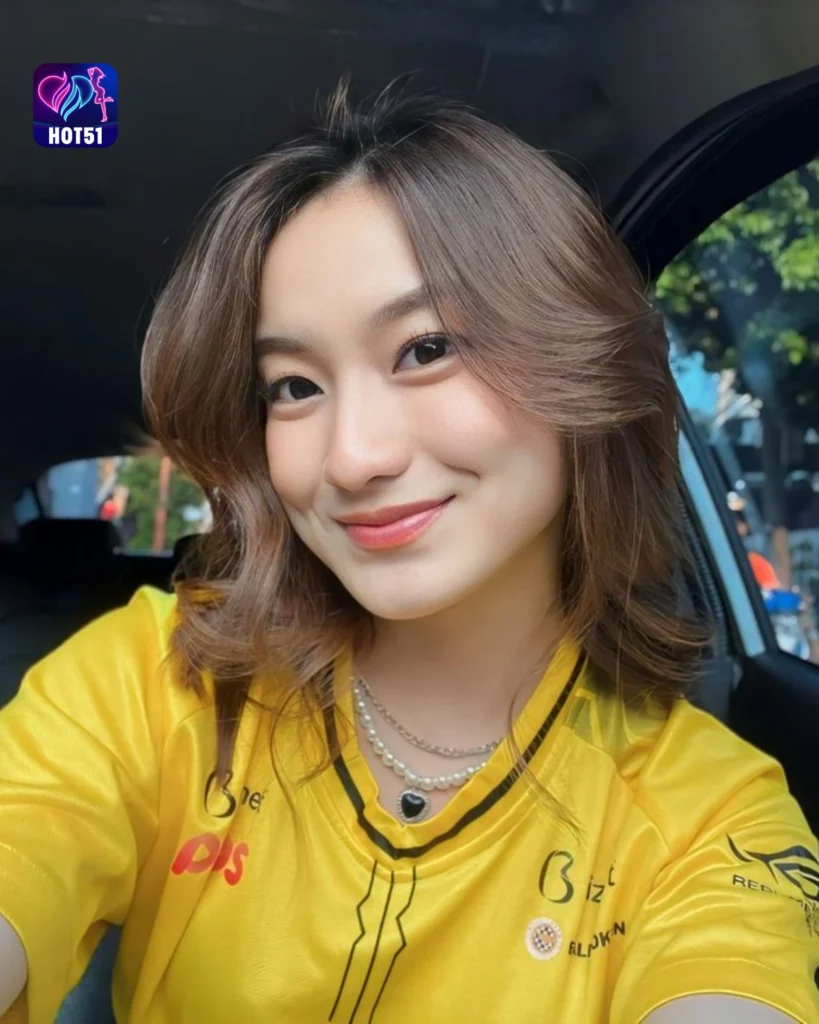 Explore Beautiful Photos of Jenny Tan on HOT51