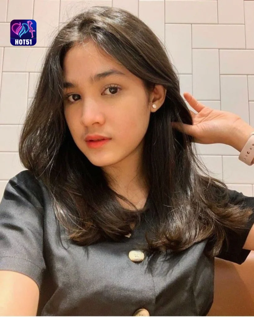 Explore Sandra Dewi's Beautiful Photos on HOT51