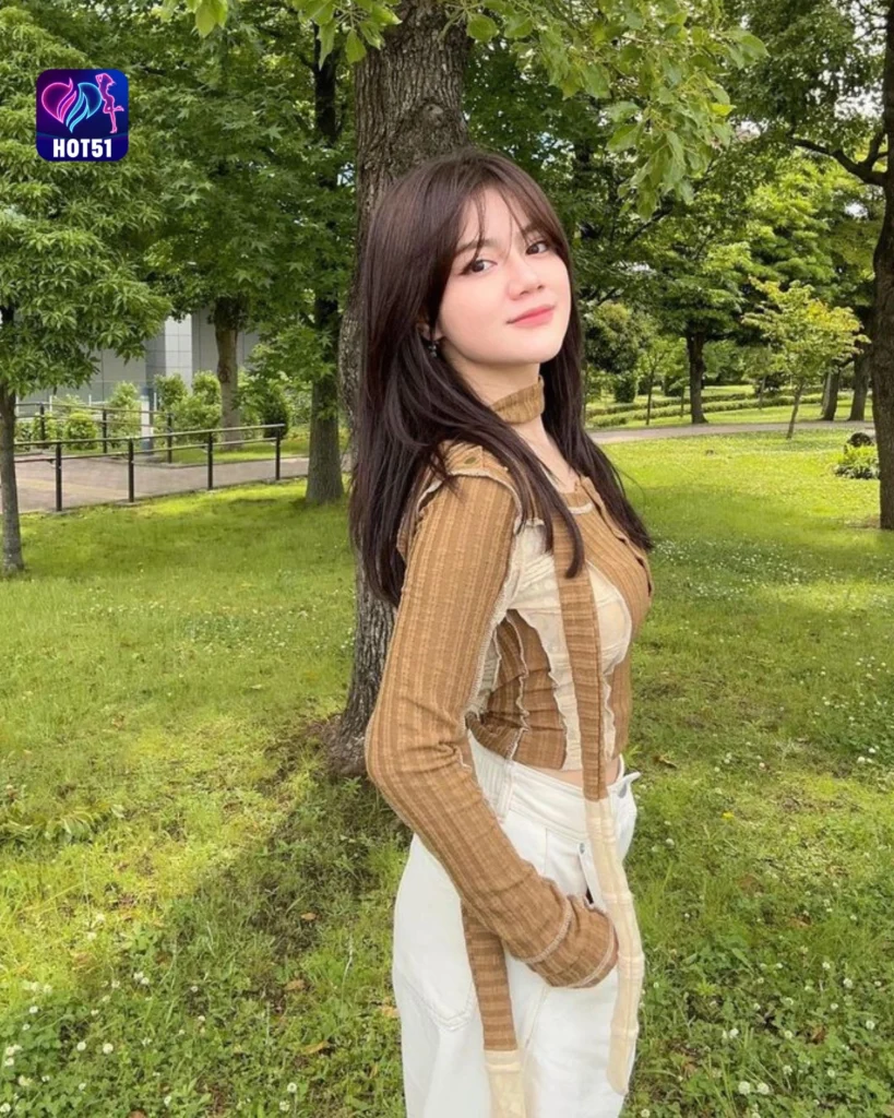 Explore Stunning Carissa Putri Photos on Hot51 App