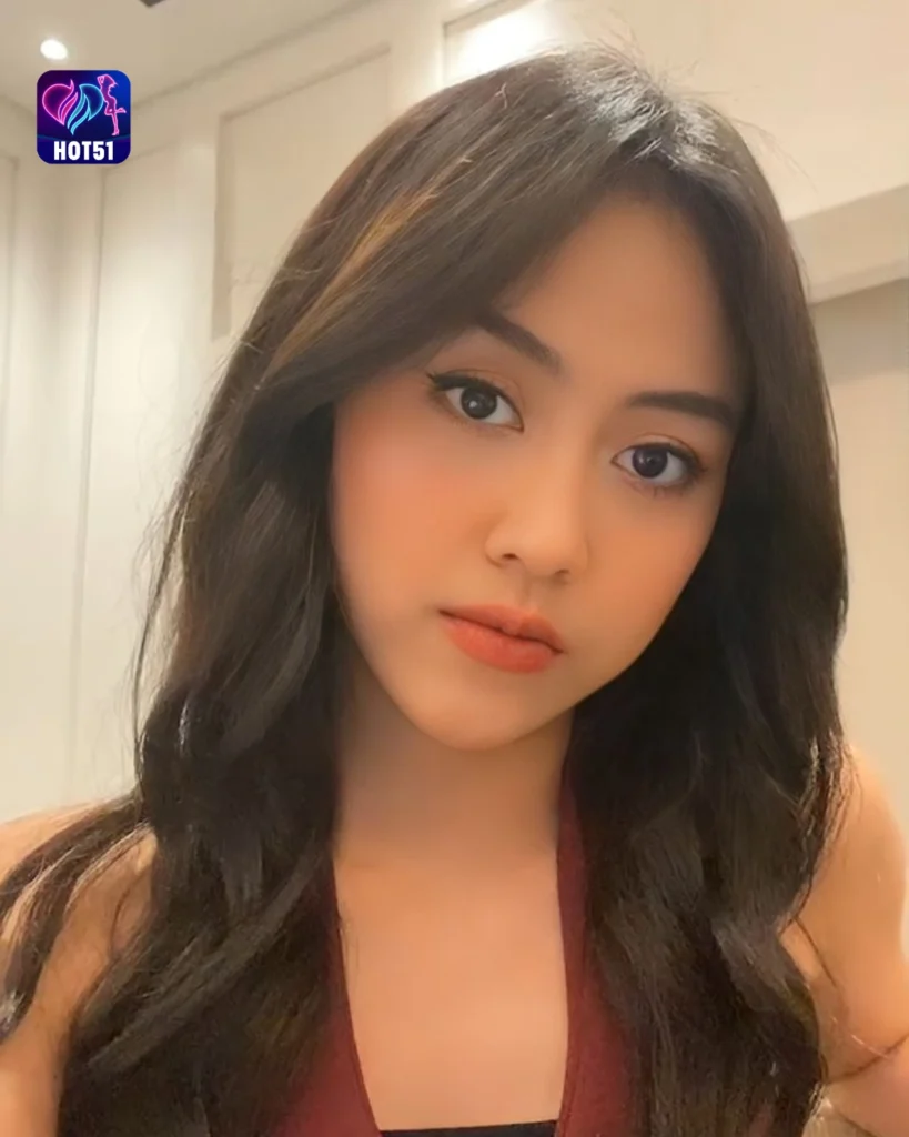 Stunning Elvy Sukaesih Photos on HOT51