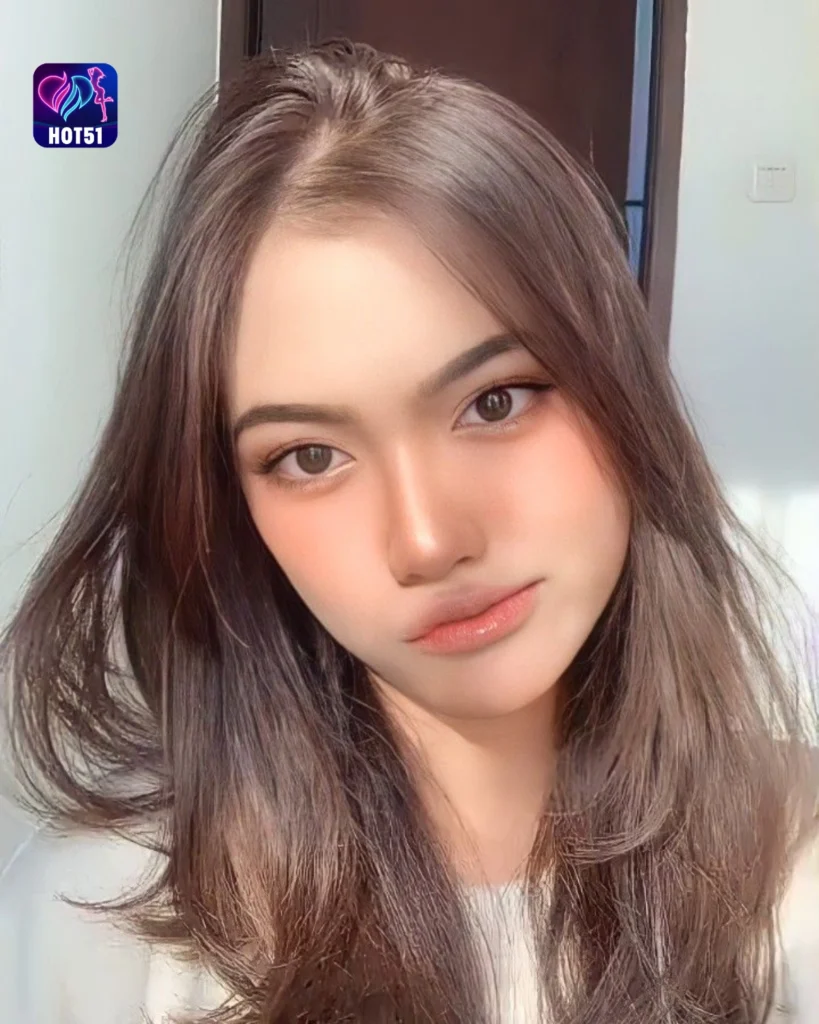 Stunning Iyeth Bustami Photos on Hot51 App