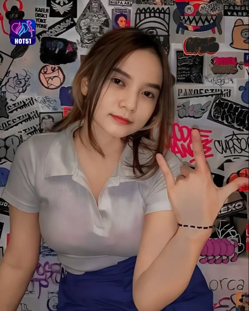 Stunning Kinaryosih Photos on Hot51 App