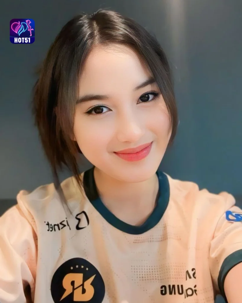 Stunning Photo of Lily Junaedhy on HOT51