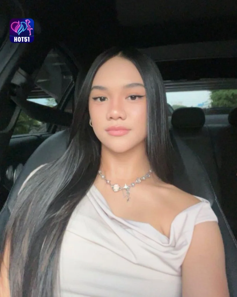 Stunning Photos of Angela Nazar on HOT51 App