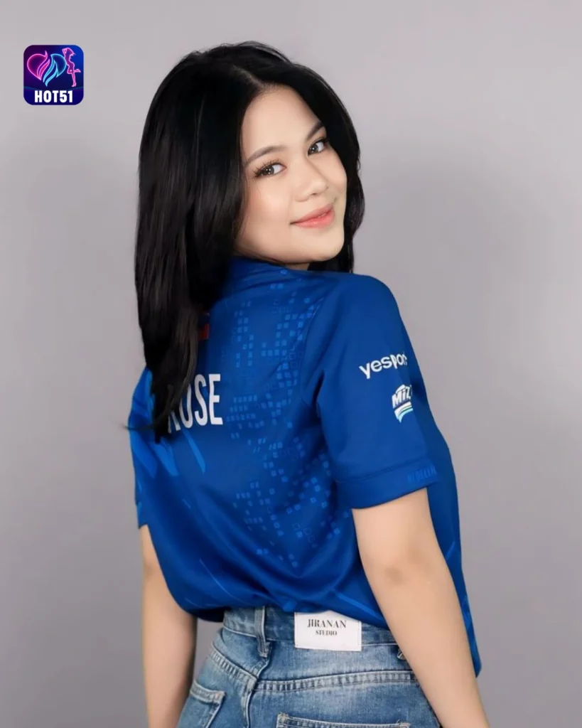 Stunning Photos of Carissa Putri on HOT51 App