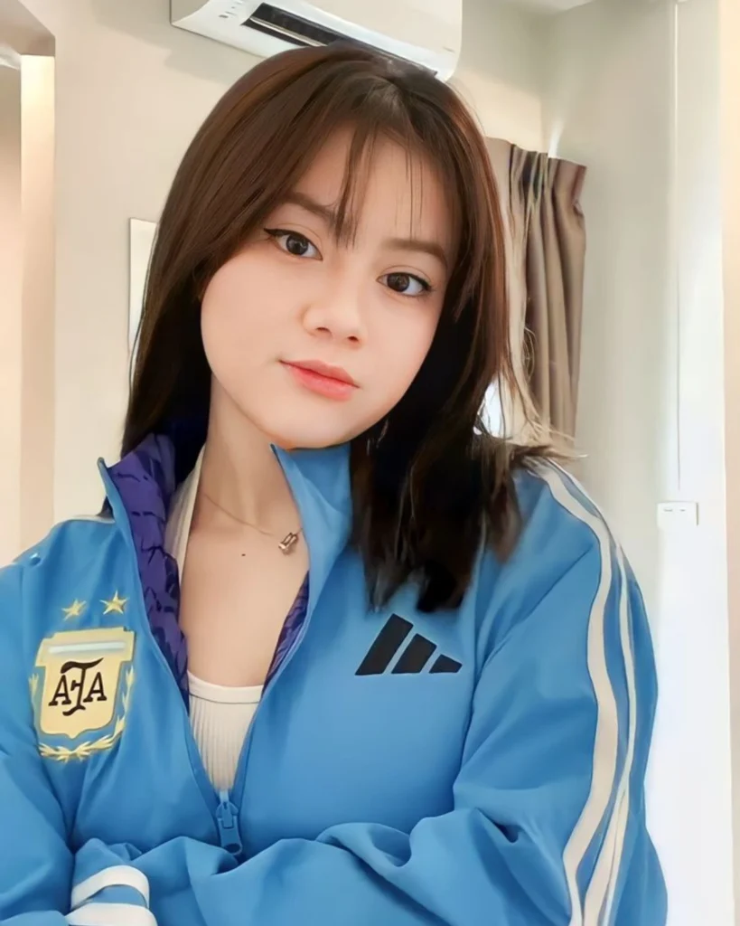 Stunning Photos of Herfiza Novianti on the Hot51 App