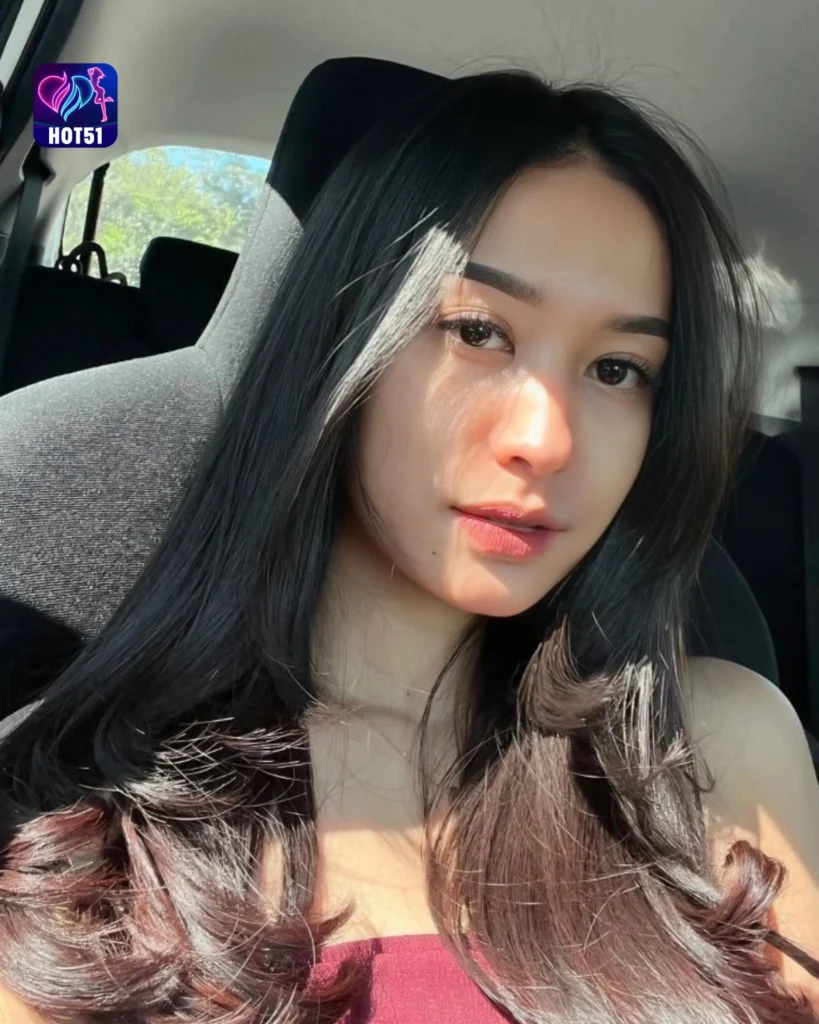 Stunning Vonny Cornellya Photos on HOT51 App