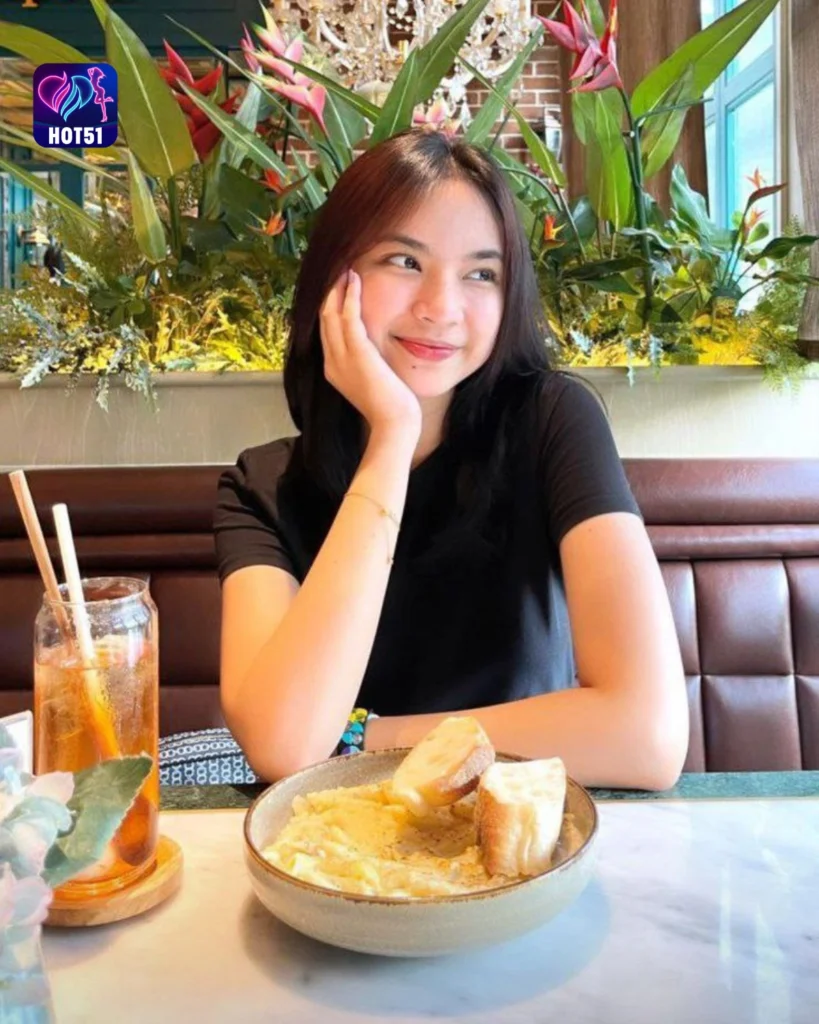 Beautiful Photo of Carissa Putri on Hot51