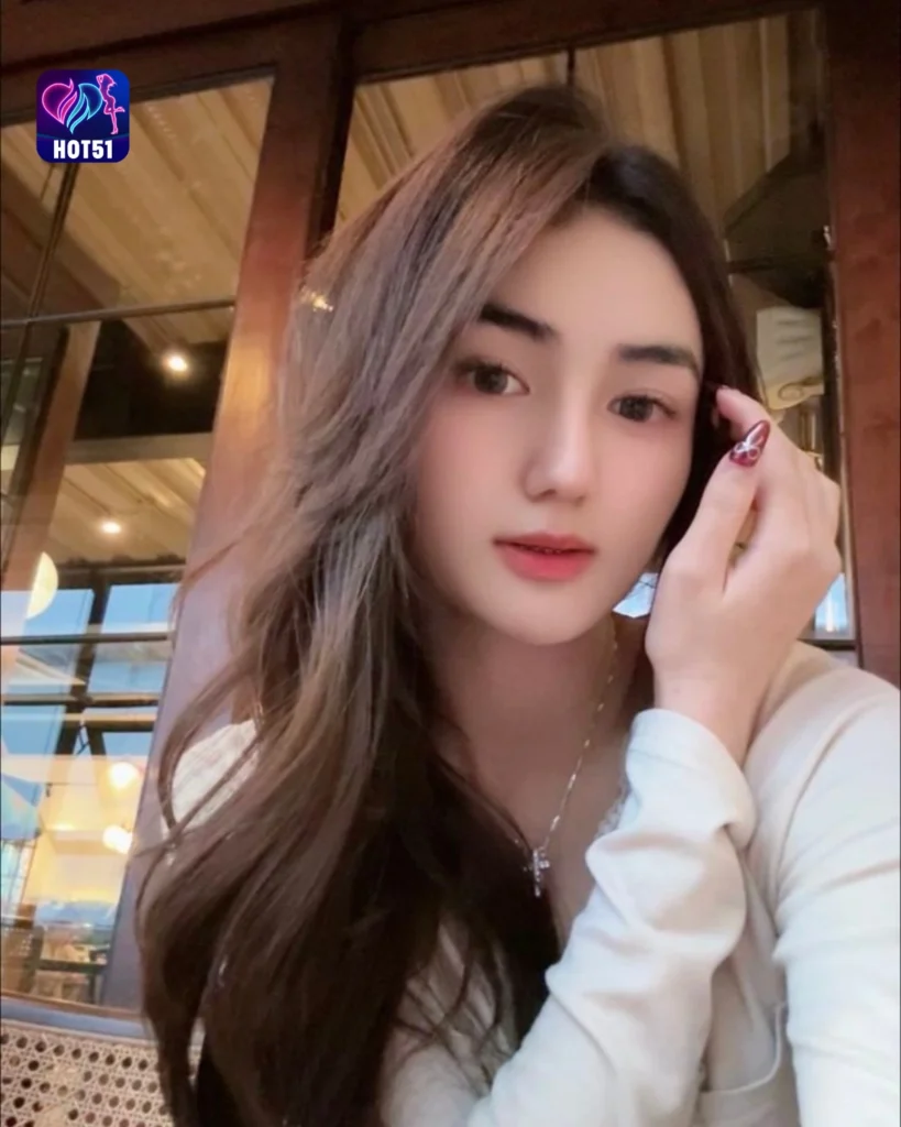 Discover Beautiful Photos of Fildha Elishandi on HOT51