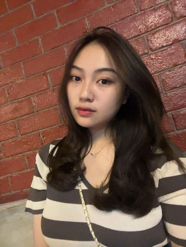Discover Devi Permatasari's Beautiful Photos on HOT51
