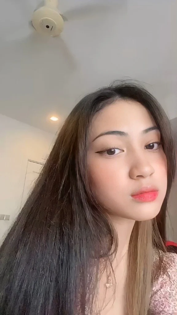 Discover Stunning Nurnaningsih Photos on Hot51