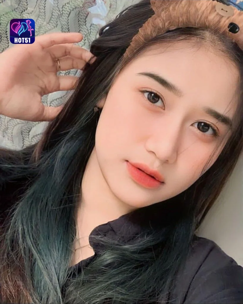 Stunning Ayu Azhari Photos on Hot51 App