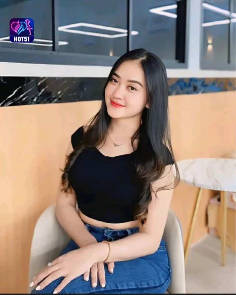 Stunning Ayu Azhari Photos on Hot51 App