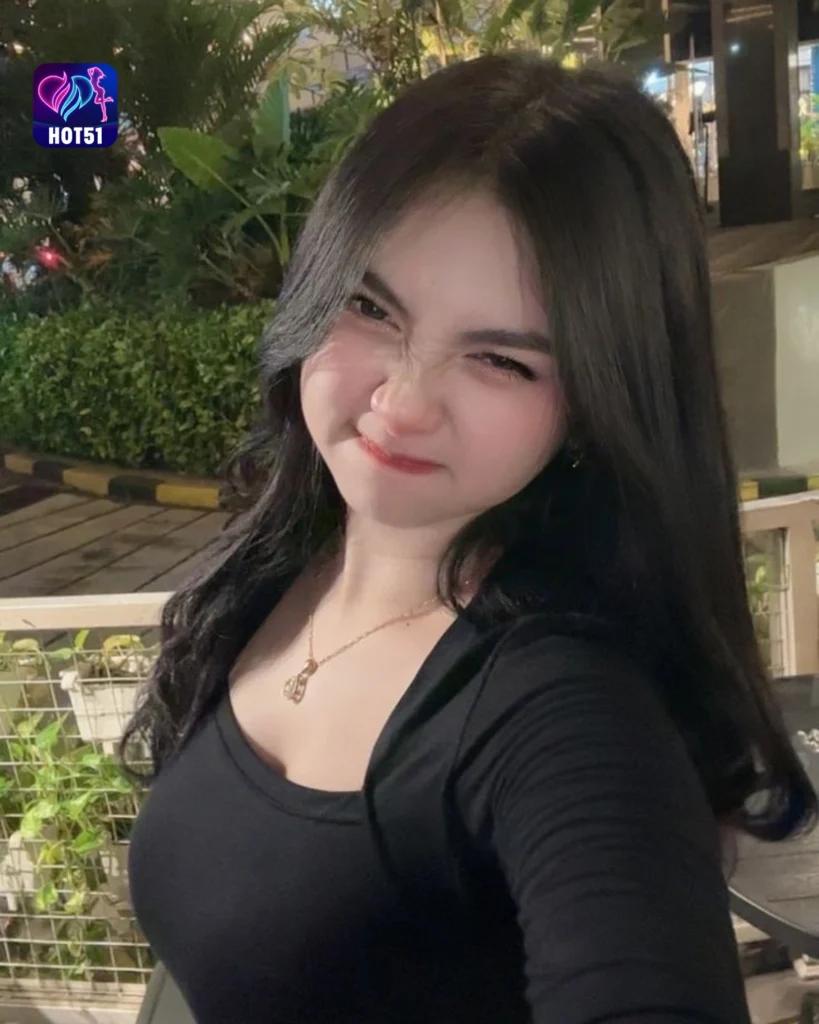 Stunning Ayu Azhari Photos on Hot51 App