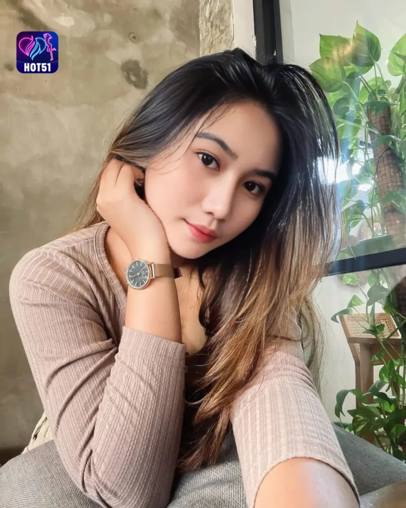 Stunning Ayu Azhari Photos on Hot51 App