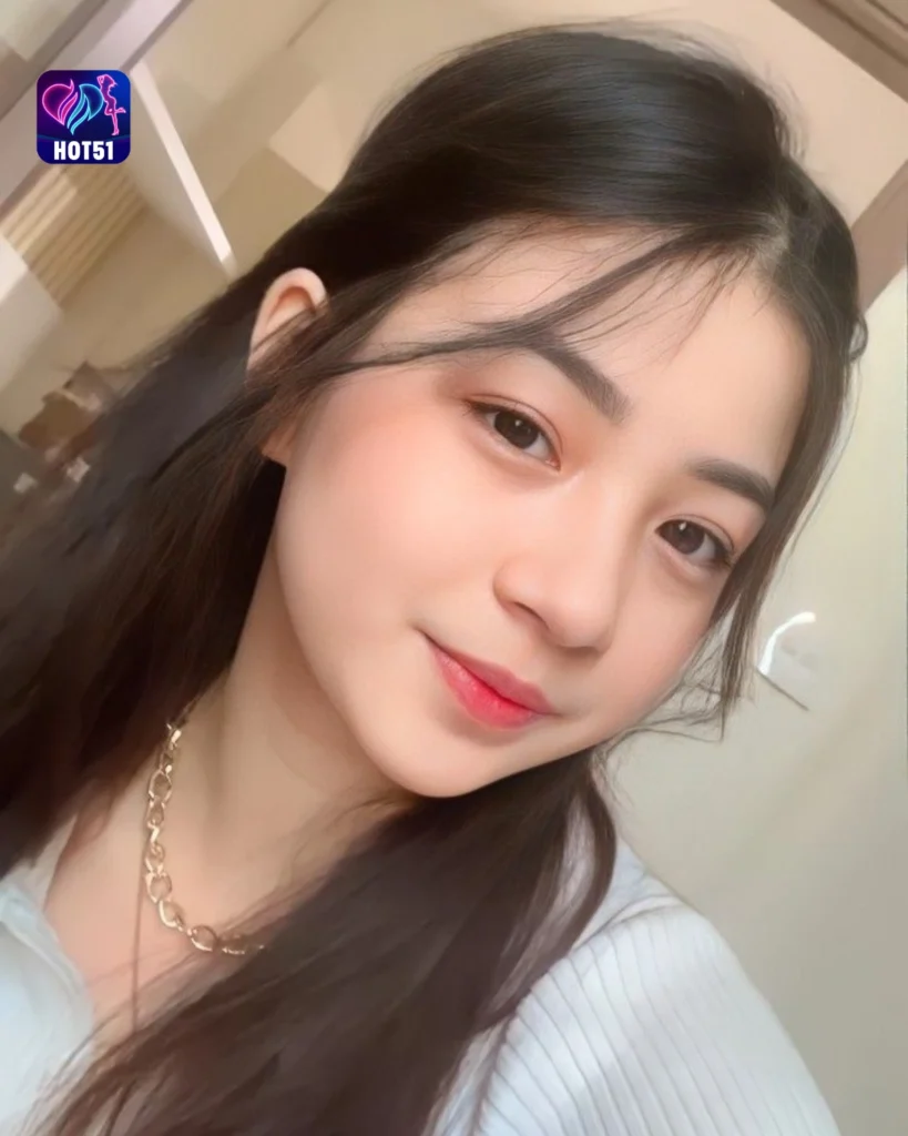 Stunning Desy Ratnasari Photos on the Hot51 App