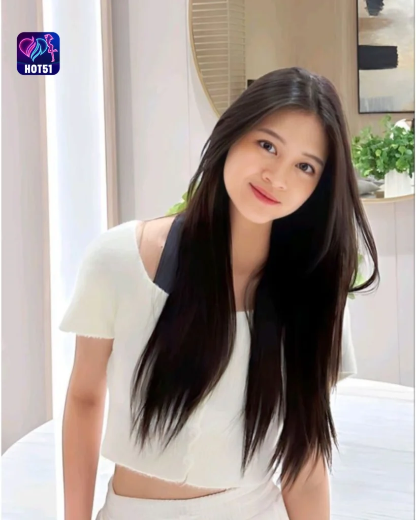 Stunning Desy Ratnasari Photos on the Hot51 App