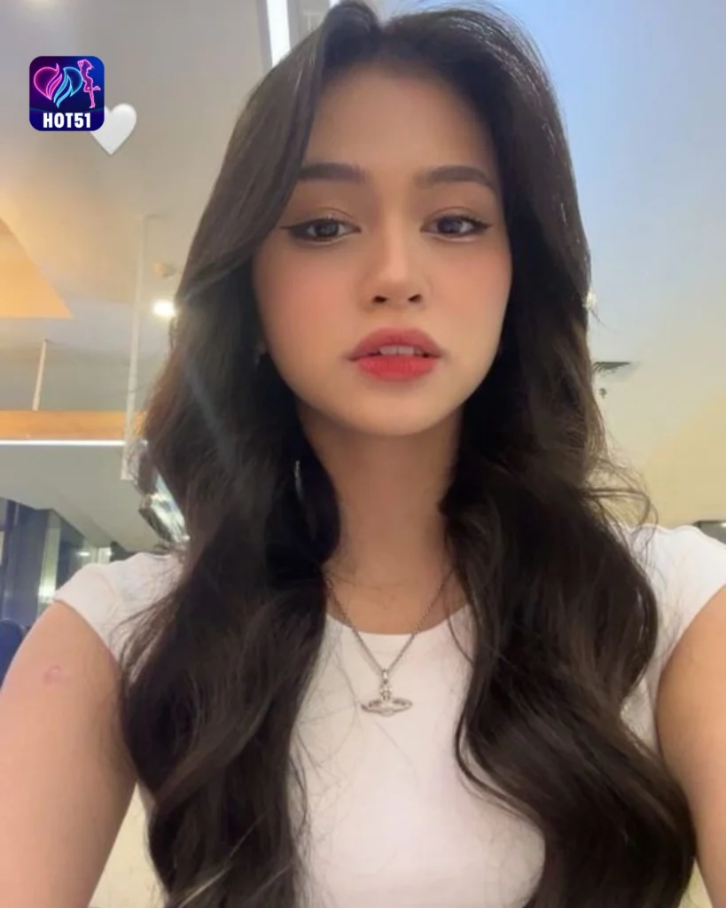 Stunning Puput Novel Photos on HOT51 App