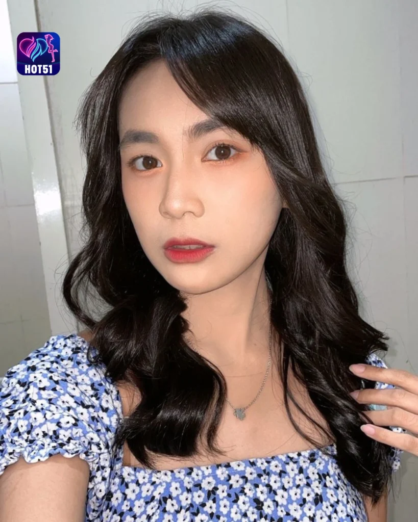 Stunning Puput Novel Photos on HOT51 App